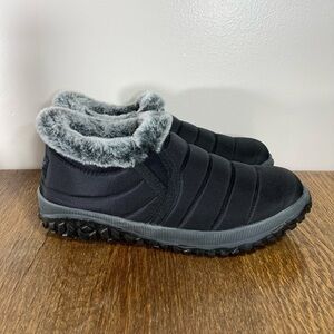 NWT Minnetonka Timpson Slip On Water Resistant Nylon Boot Women’s Size 9 Black